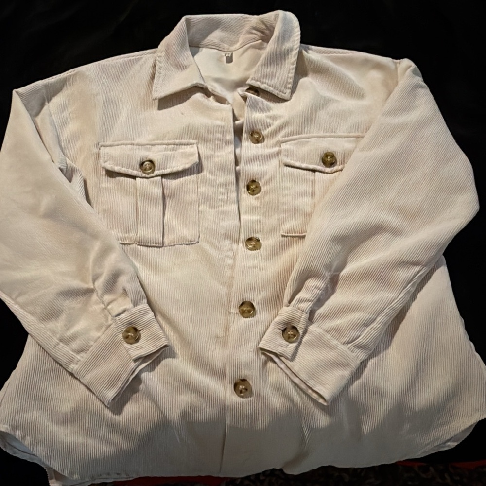 Beyove shacket size M Women's Cream Button-Up Shacket